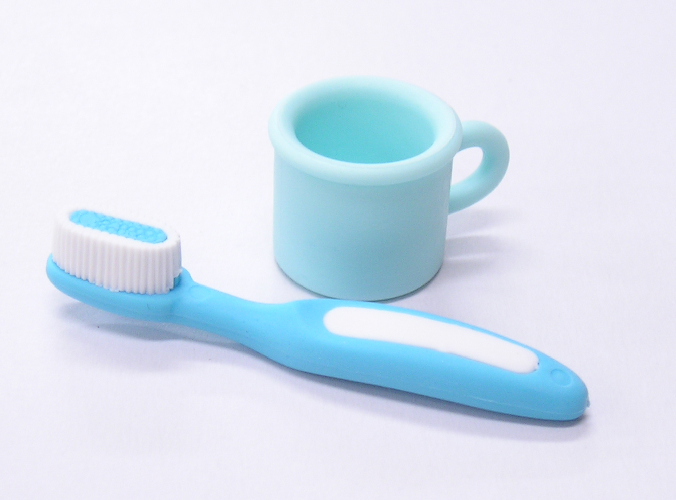 195 Cup & Brush Blue